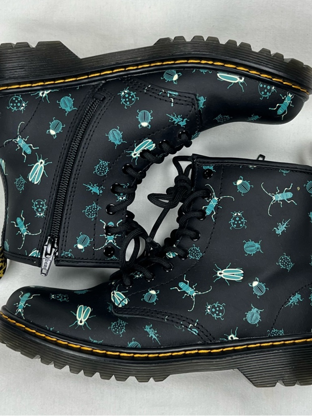 DR. MARTENS - Junior 1460 “Glow In The Dark Bugs” size 3 Lace Up Boots NWOT - Picture 8 of 11